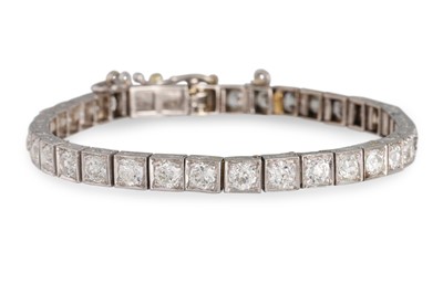 Lot 335 - AN EARLY 20TH CENTURY DIAMOND LINE BRACELET,...