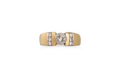Lot 410 - A DIAMOND SOLITAIRE RING, the brilliant cut...