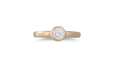 Lot 145 - A DIAMOND SOLITAIRE RING, the round brilliant...