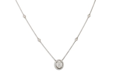 Lot 225 - A DIAMOND CLUSTER PENDANT, the brilliant cut...