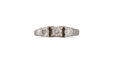 Lot 246 - A THREE STONE DIAMOND RING, the three round...