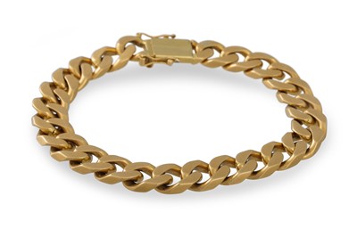 Lot 463 - AN 18CT YELLOW GOLD GENT'S HEAVY FLAT CURB...