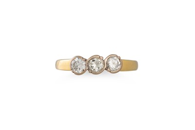 Lot 465 - A THREE STONE DIAMOND RING, the brilliant cut...