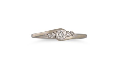 Lot 236 - A DIAMOND RING, the brilliant cut diamonds...