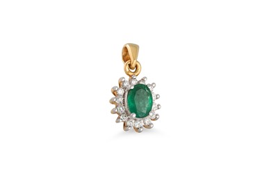 Lot 188 - A DIAMOND AND EMERALD PENDANT, the oval...