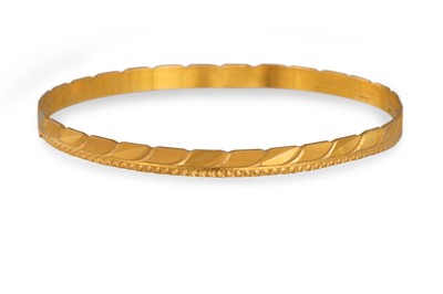 Lot 127 - A 22CT GOLD BANGLE, 13 g.