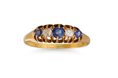 Lot 192 - AN ANTIQUE SAPPHIRE AND DIAMOND FIVE STONE...