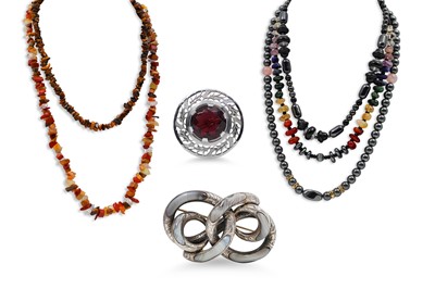 Lot 559 - AN ANTIQUE SCOTTISH INFINITY SILVER AND AGATE...