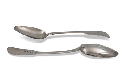 Lot 529 - A PAIR OF GEORGE IV IRISH SILVER FIDDLE...