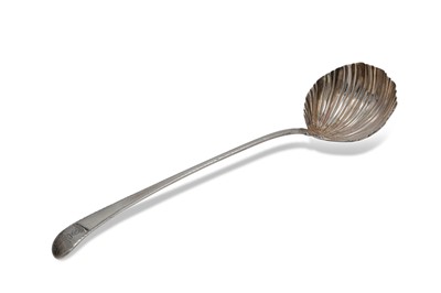 Lot 530 - A GEORGE III SILVER SHELL PATTERNED BOW...
