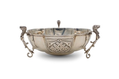 Lot 535 - AN EDWARDIAN SILVER BOWL, raised on three...