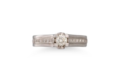 Lot 151 - A DIAMOND SOLITAIRE RING, the brilliant cut...
