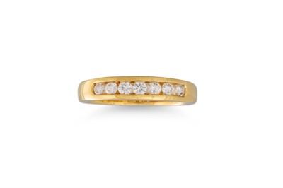 Lot 160 - A DIAMOND HALF ETERNITY RING, the brilliant...