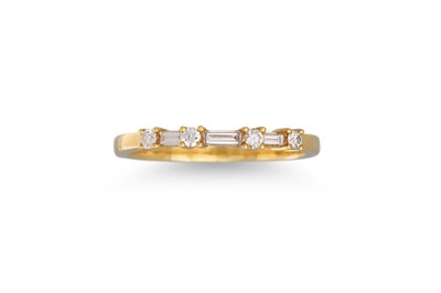 Lot 166 - A DIAMOND SET RING, the brilliant and baguette...