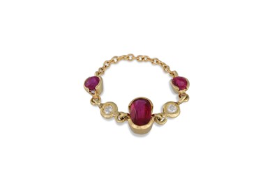 Lot 352 - A RUBY AND DIAMOND RING, the flexible form on...