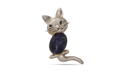 Lot 92 - A STONE SET SILVER (.925) NOVELTY BROOCH,...