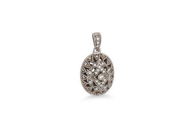 Lot 196 - A DIAMOND CLUSTER PENDANT, of oval form,...