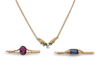 Lot 462 - A YELLOW GOLD PENDANT, on a chain, together...