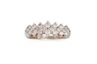 Lot 452 - A DIAMOND CLUSTER RING, the brilliant cut...