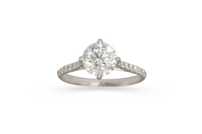 Lot 449 - A DIAMOND SOLITAIRE RING, the round brilliant...
