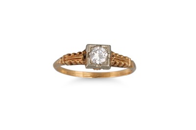 Lot 74 - A VINTAGE DIAMOND SOLITAIRE RING, mounted in...