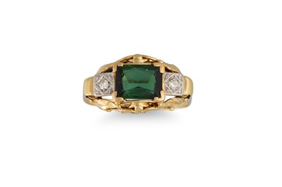 Lot 79 - A VINTAGE THREE STONE TOURMALINE AND DIAMOND...