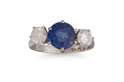 Lot 449 - A SAPPHIRE AND DIAMOND THREE STONE RING,...