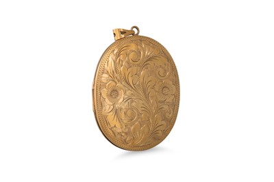 Lot 8 - A LARGE 9CT GOLD OVAL PHOTO LOCKET, 16 g