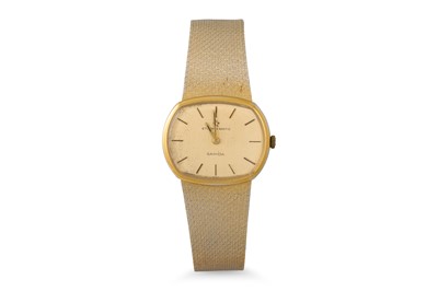 Lot 12 - A LADY'S 9CT YELLOW GOLD ETERNA-MATIC SAHIDA...