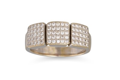 Lot 125 - A DIAMOND CLUSTER RING, the three panels pavé...