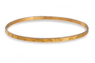 Lot 334 - A HIGH CARAT GOLD BANGLE, stamped 875, 8.12 g