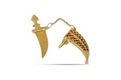 Lot 336 - AN 18CT GOLD CHARM, of a dagger, 3.5 g