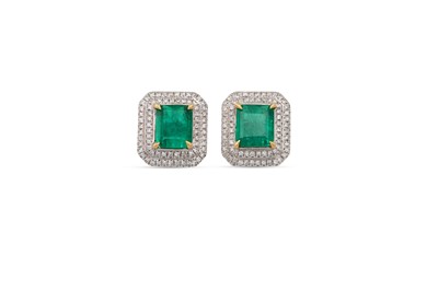 Lot 391 - A PAIR OF EMERALD AND DIAMOND CLUSTER EARRINGS,...
