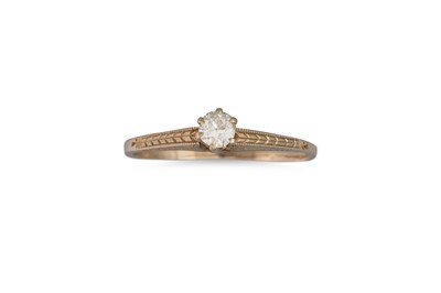 Lot 239 - A VINTAGE DIAMOND SOLITAIRE RING, the old cut...