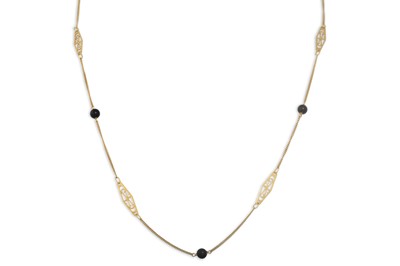 Lot 245 - AN ONYX AND GOLD NECKLACE, beaded form