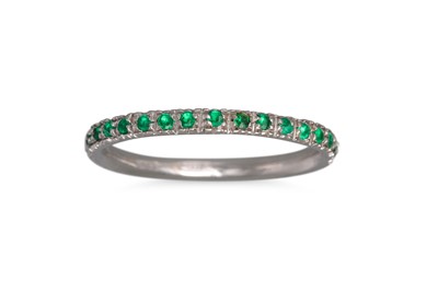 Lot 154 - AN TSAVORITE ETERNITY RING, in 18ct white gold....