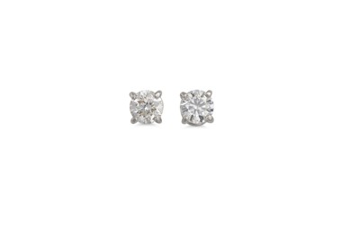 Lot 157 - A PAIR OF DIAMOND STUD EARRING, the brilliant...
