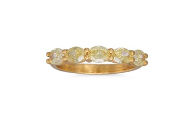 Lot 158 - A FIVE STONE DIAMOND RING, the oval cut fancy...