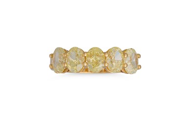 Lot 165 - A FIVE STONE DIAMOND RING, the oval cut fancy...