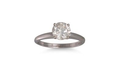 Lot 308 - A DIAMOND SOLITAIRE RING, the round brilliant...