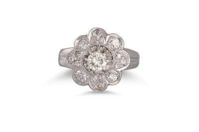 Lot 270 - A DIAMOND CLUSTER RING, the brilliant cut...