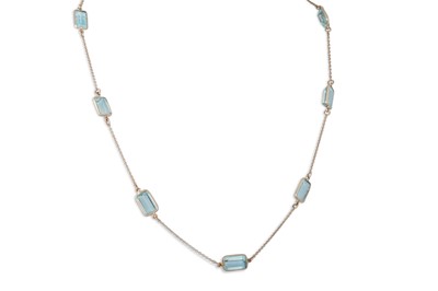 Lot 283 - AN AQUAMARINE NECKLACE, set with rectangular...