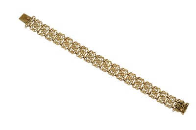 Lot 173 - A VINTAGE 18CT GOLD BRACELET, of openwork...