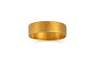 Lot 291 - A 22CT YELLOW GOLD BAND RING, size L