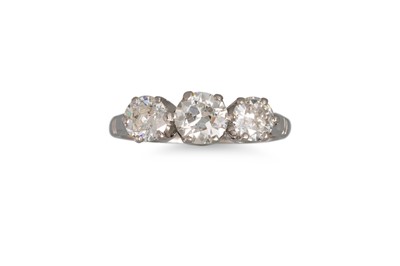 Lot 423 - A THREE STONE DIAMOND RING, the old cut...