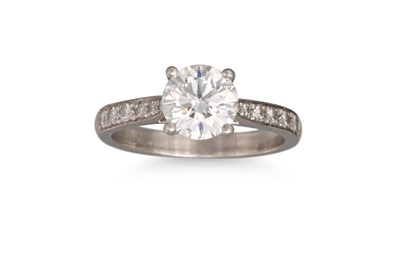 Lot 438 - A DIAMOND SOLITAIRE RING, the brilliant cut...