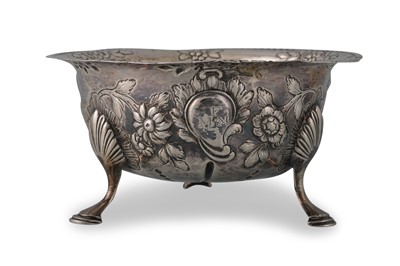 Lot 544 - A GEORGE III IRISH SILVER SUGAR BOWL, engraved...