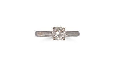 Lot 378 - A DIAMOND SOLITAIRE RING, the brilliant cut...