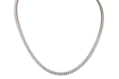 Lot 383 - A DIAMOND NECKLACE, set with brilliant cut...