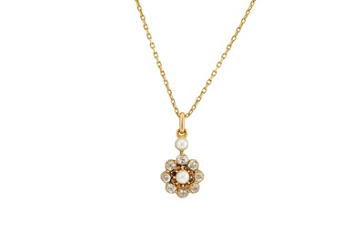Lot 182 - AN ANTIQUE PEARL AND DIAMOND 'DAISY' CLUSTER...